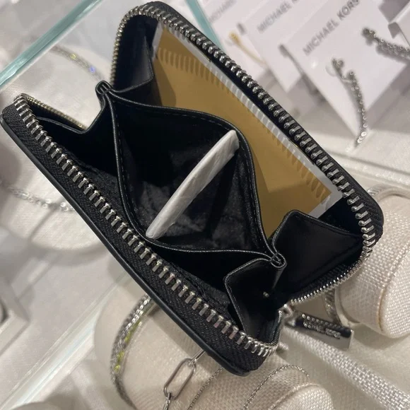 MICHAEL KORS Jet Set Medium Distressed Zip Around Card Case
Black 
NWT - Picture 11 of 16